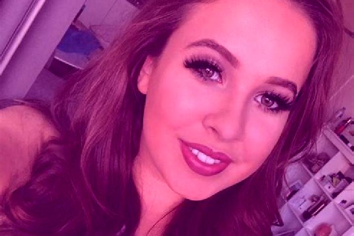 Lillian, 25, a red dark-eyed mediterranean companion based in Offenberg. Offering GFE, Prostate Massage, Deep French Kissing, OWO. Available for incall and o...
