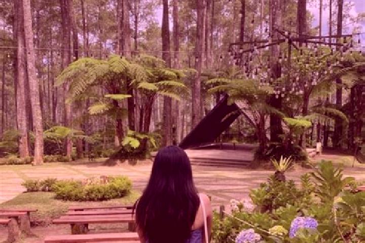 Lillian, 25 — Escort in Cikole, Indonesia