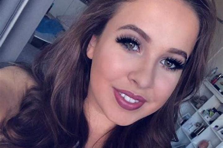 Lillian, 26, a brunette amber-eyed european companion based in Pessines. Offering GFE, Striptease, A-Level, Erotic Massage. Available for incall and outcall,...