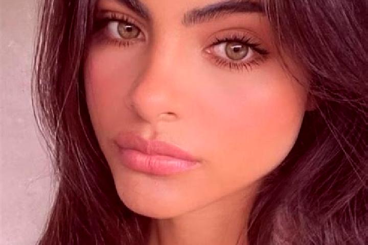 Lillian, 26, a red green-eyed indian companion based in Townhill. Offering Dinner Date, Prostate Massage, Duos, Striptease. Available for incall and outcall,...