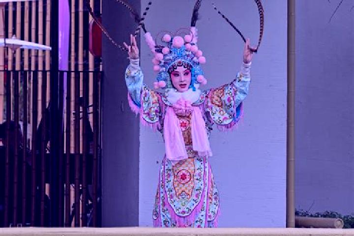 Lillian, 26 — Escort in Qinshan, China