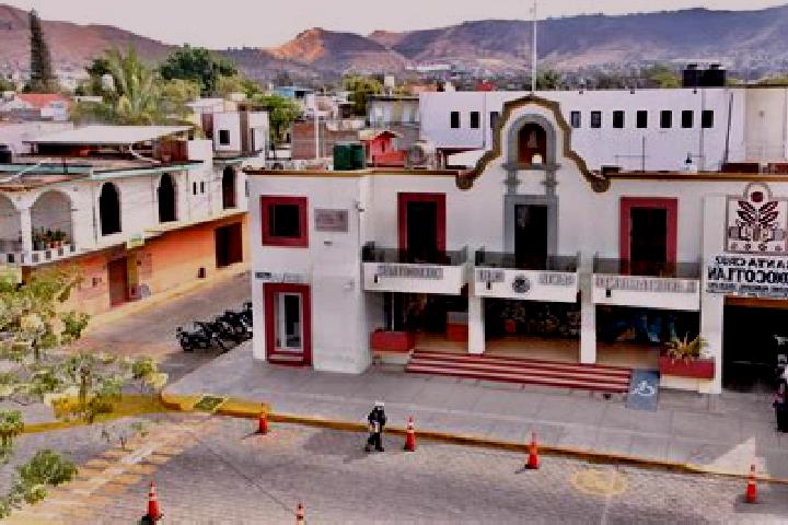 Lillian, 26 — Escort in Santa Cruz Lachixolana, Mexico