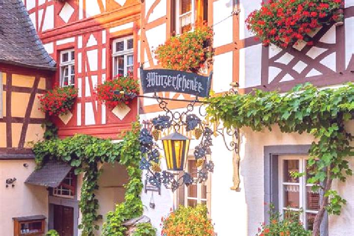Lillian, 27 — Escort in Nudlingen, Germany