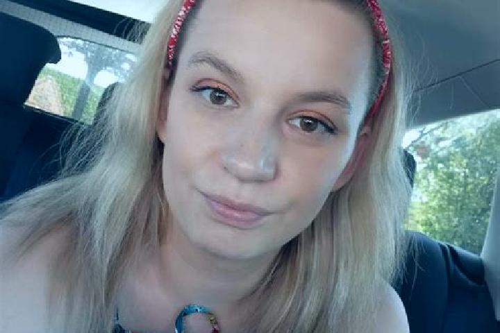 Lillian, 27 — Escort in Rozborz, Poland