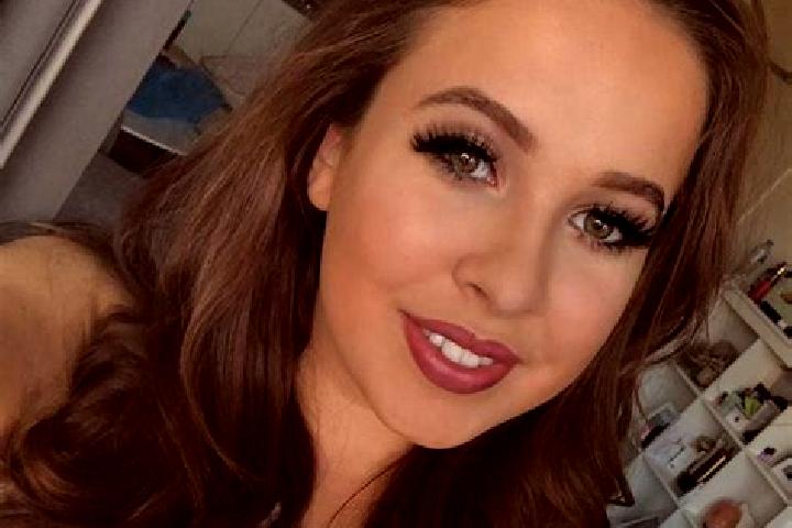 Lillian, 28, a brunette amber-eyed caucasian companion based in Cunlhat. Offering Domination, Overnight, Deep French Kissing, GFE, Girlfriend Experience. Ava...