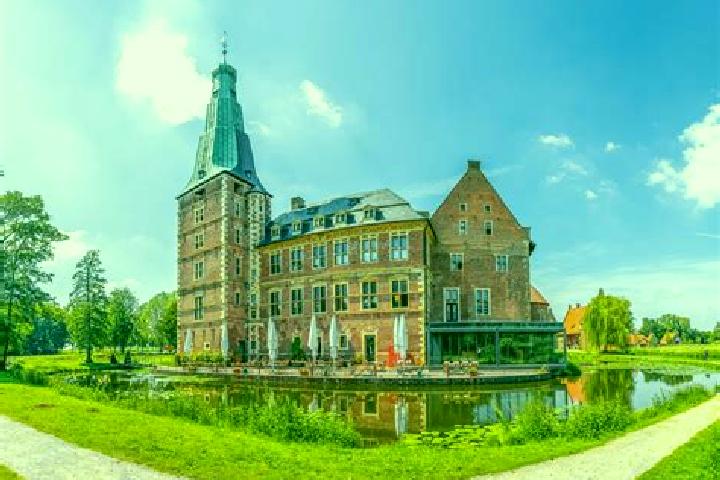 Lillian, 28 — Escort in Ladbergen, Germany