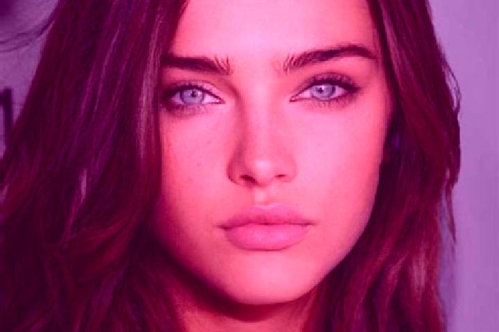 Lillian, 30, a brunette blue-eyed caribbean companion based in Layer de la Haye. Offering Deep French Kissing, BDSM, Couples, Erotic Massage, 69. Available f...