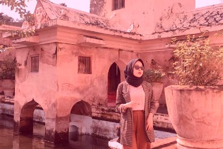 Lillian, 31 — Escort in Mayang, Indonesia