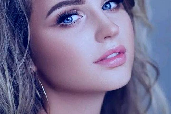 Lillian, 32, a dark blonde blue-eyed european companion based in Greenpoint. Offering Erotic Massage, Travel Companion, Roleplay, Party Girl, Dinner Date. Av...