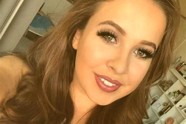 Lillian, 32, a dark blonde brown-eyed mediterranean companion based in Mosonmagyarovar. Offering Erotic Massage, Striptease, OWO, Tantra. Available for incal...