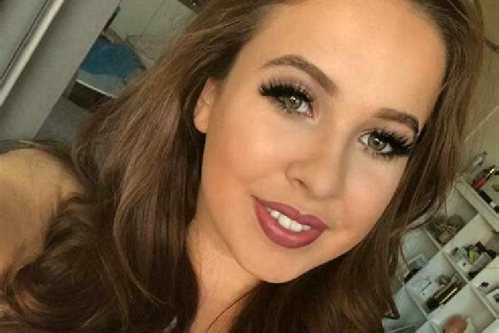 Lillian, 32, a red dark-eyed mixed companion based in Cazes-Mondenard. Offering Duos, Striptease, 69. Available for incall and outcall, day and evening dates.