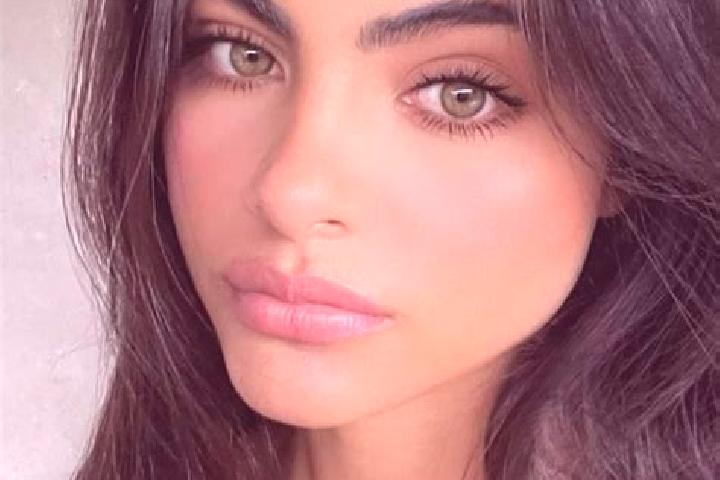 Lillian, 33, a brunette green-eyed european companion based in Xmuquel. Offering Duos, Domination, CIM. Available for incall and outcall, day and evening dates.