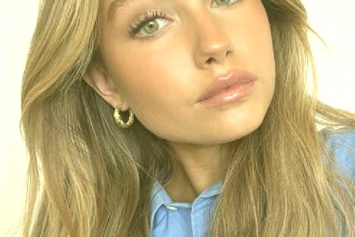 Lillian, 33, a dark blonde green-eyed european companion based in Ex-Hacienda Santiaguito. Offering Travel Companion, Dinner Date, Erotic Massage. Available ...