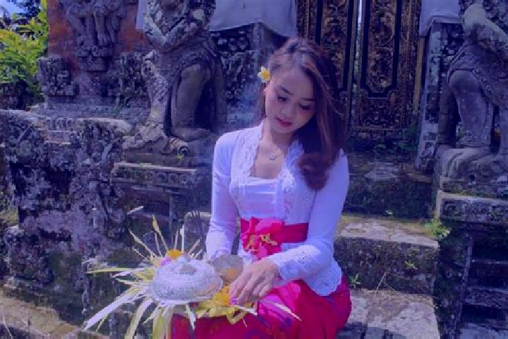 Lillian, 33 — Escort in Banjar Pempatan, Indonesia