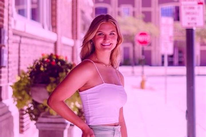 Lillian, 33 — Escort in De Pere, United States