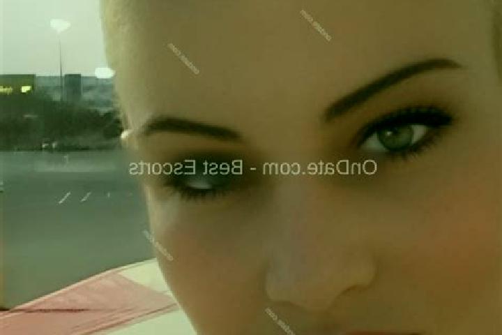 Lillian, 34 — Escort in Batesti, Romania