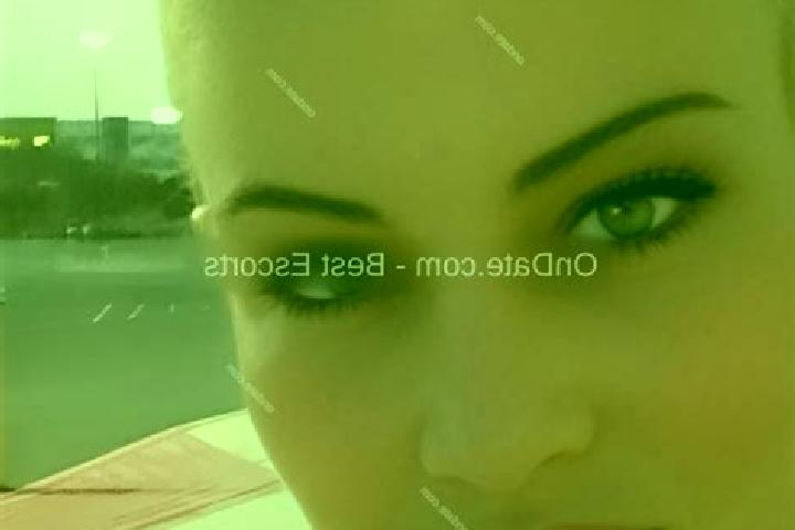Lillian, 34 — Escort in Dang Sarak, Iran