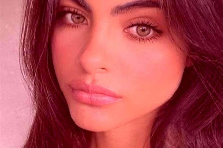 Lillian, 36, a brunette green-eyed latina companion based in Malomice. Offering Deep French Kissing, Travel Companion, Overnight, Roleplay, CIM. Available fo...