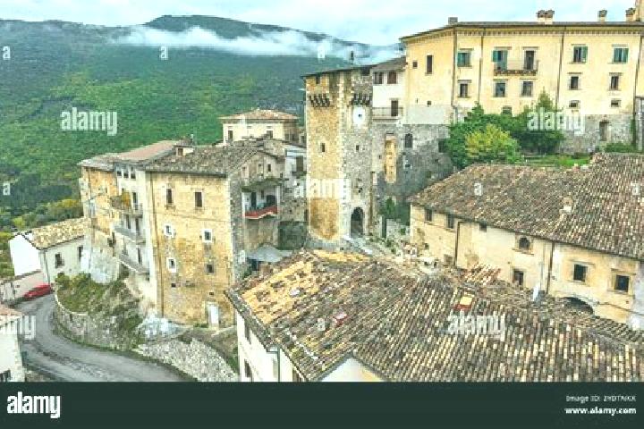 Lillian, 36 — Escort in Fontecchio, Italy