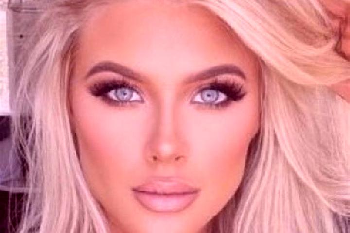 Lillian, 39, a platinum blonde hazel-eyed latina companion based in Bully-les-Mines. Offering Girlfriend Experience, Dinner Date, Roleplay, Overnight. Availa...