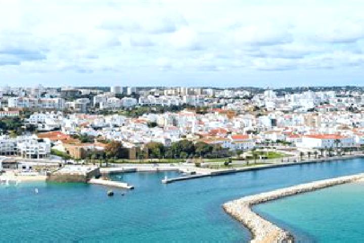 Lily, 20 — Escort in Pera, Portugal