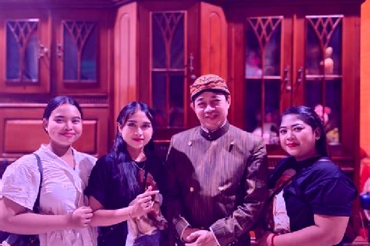 Lily, 20 — Escort in Rambipuji, Indonesia