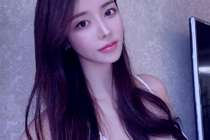 Lily, 22 — Escort in Hongwansi, China