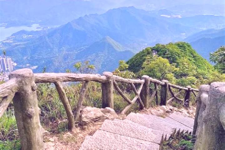 Lily, 23 — Escort in Wutong, China