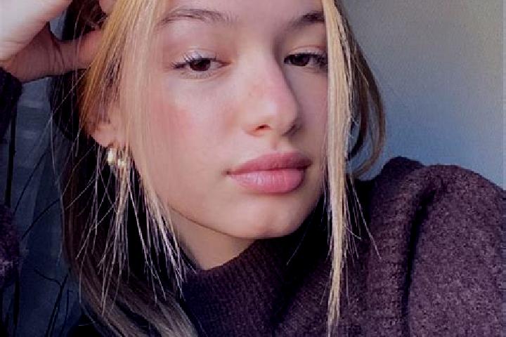 Lily, 24, a blonde brown-eyed asian companion based in Yuwang. Offering OWO, Duos, Fetish, Roleplay. Available for incall and outcall, day and evening dates.