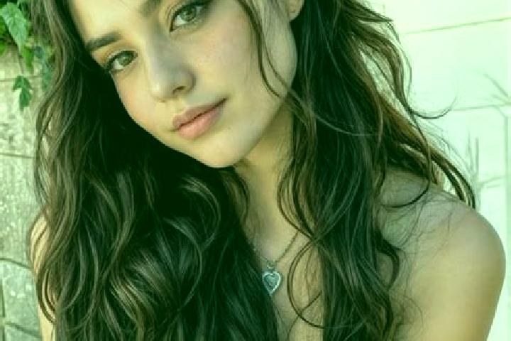 Lily, 25, a chestnut hazel-eyed latina companion based in Aguilar de Bureba. Offering A-Level, Duos, Erotic Massage. Available for incall and outcall, day an...