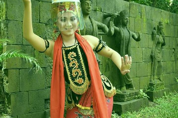 Lily, 25 — Escort in Tamansari, Indonesia