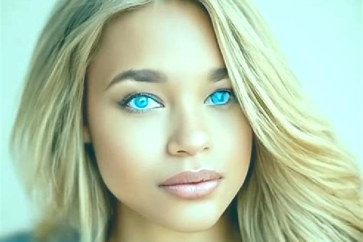 Lily, 27, a dark blonde blue-eyed latina companion based in Plescop. Offering OWO, Travel Companion, Massage. Available for incall and outcall, day and eveni...