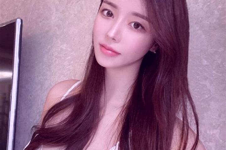 Lily, 27 — Escort in Fuke, Japan