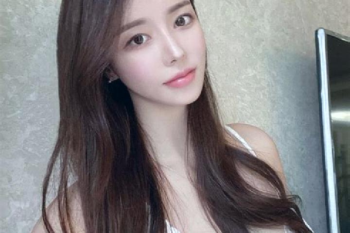 Lily, 27 — Escort in Lewolang, Indonesia