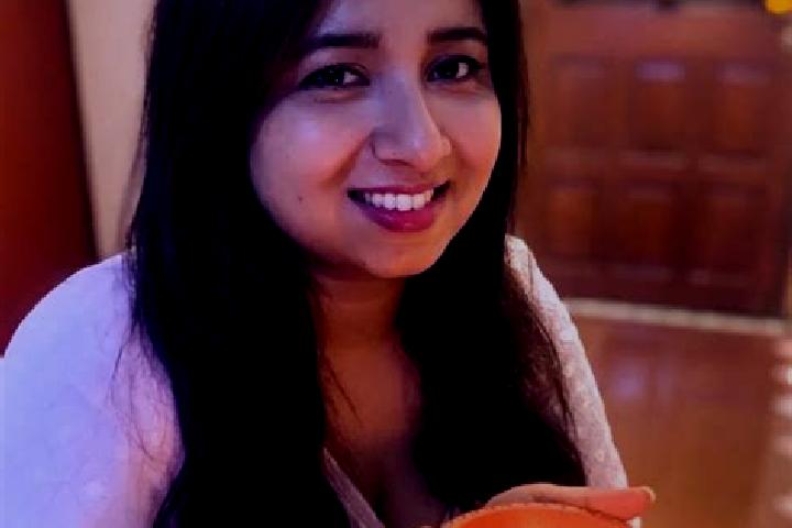 Lily, 27 — Escort in Pawni, India