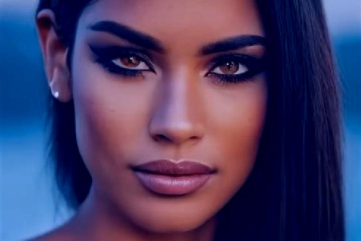 Lily, 28, a black amber-eyed latina companion based in Weggis. Offering OWO, Duos, Striptease, Roleplay, BDSM. Available for incall and outcall, overnight bo...