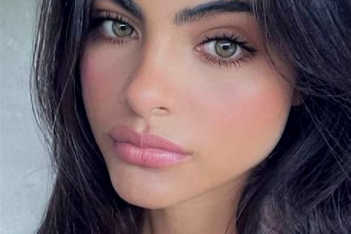 Lily, 29, a red green-eyed indian companion based in Libon. Offering OWO, GFE, Duos, Girlfriend Experience, Massage. Available for incall and outcall, day an...