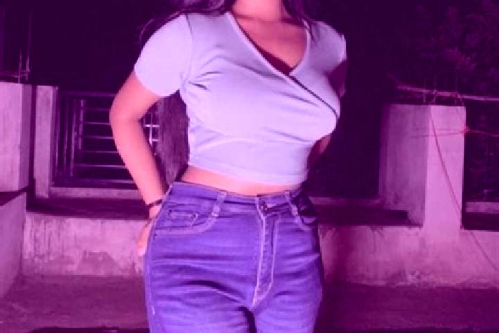 Lily, 30 — Escort in Neb Sarai, India
