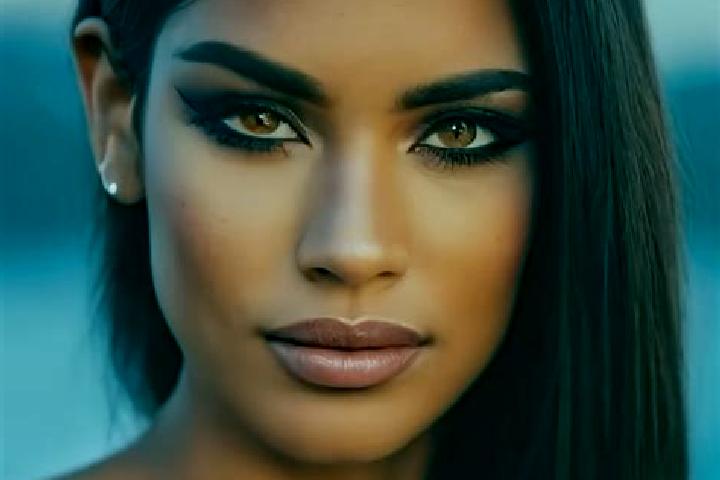 Lily, 31, a auburn amber-eyed latina companion based in Peralassery. Offering Tantra, Deep French Kissing, Striptease, Domination, 69. Available for incall a...