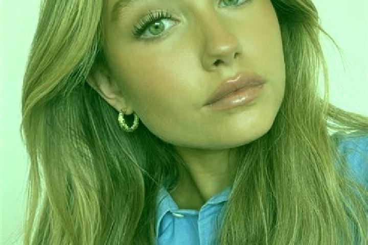 Lily, 31, a dark blonde green-eyed caucasian companion based in Ilisesti. Offering Fetish, BDSM, Erotic Massage. Available for incall and outcall, overnight ...