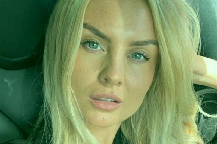 Lily, 31 — Escort in Chantelle, France
