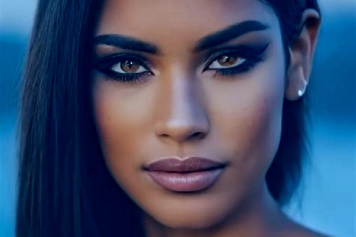 Lily, 34, a black hazel-eyed latina companion based in Coman. Offering Roleplay, 69, BDSM. Available for incall and outcall, day and evening dates.