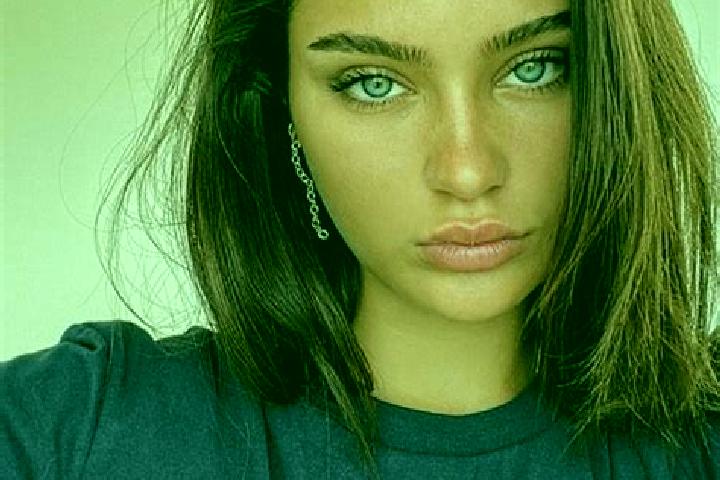 Lily, 34, a brunette dark-eyed european companion based in Lurnea. Offering Massage, Deep French Kissing, Dinner Date, Travel Companion. Available for incall...