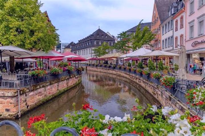 Lily, 36 — Escort in Saarburg, Germany
