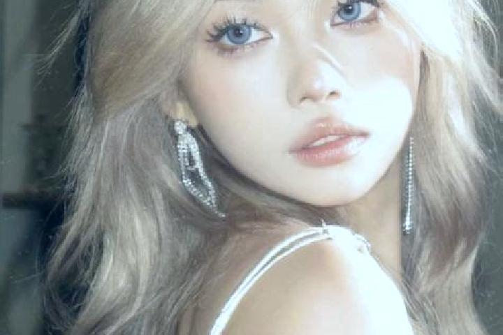 Lily, 37, a blonde blue-eyed asian companion based in Gemert. Offering Dinner Date, Massage, Striptease. Available for incall and outcall, day and evening da...
