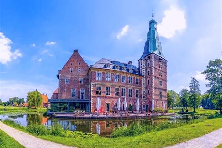 Lily, 37 — Escort in Straelen, Germany