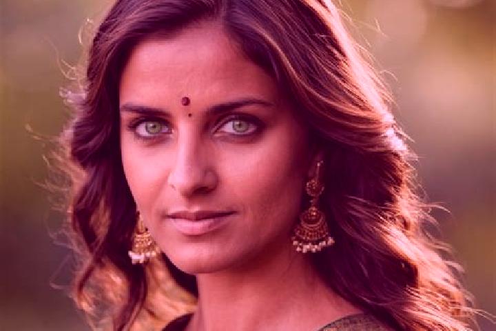 Lily, 38, a brunette green-eyed indian companion based in Talod. Offering Fetish, OWO, Roleplay, Prostate Massage. Available for incall and outcall, day and ...