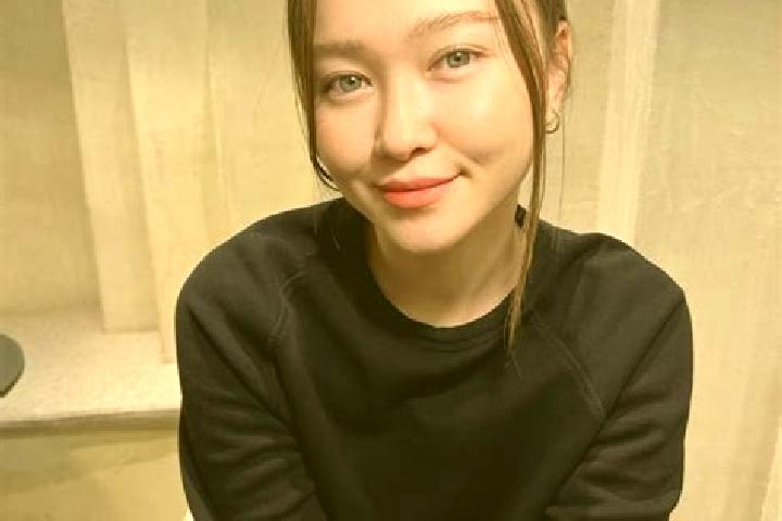Lily, 38, a dark blonde blue-eyed asian companion based in Lengkongjaya. Offering Party Girl, Overnight, Tantra. Available for incall and outcall, overnight ...