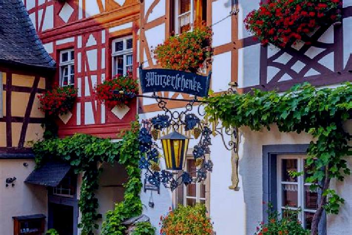 Lucy, 20 — Escort in Schnurpflingen, Germany