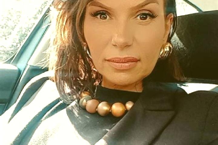 Lucy, 20 — Escort in Vorovesti, Romania